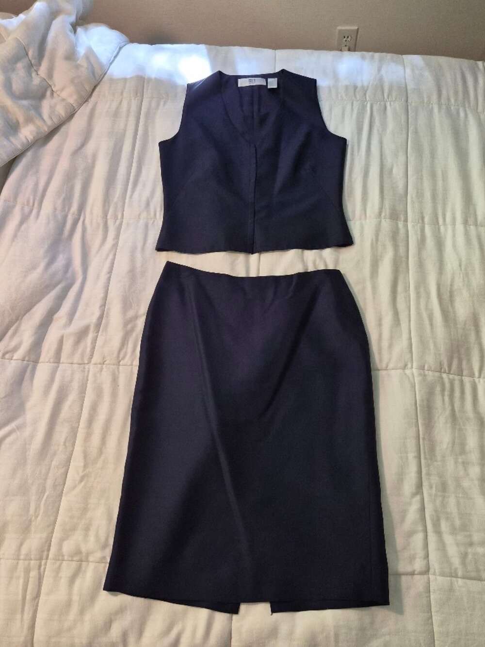 VINTAGE Navy 2 piece sleeveless v-neck suit